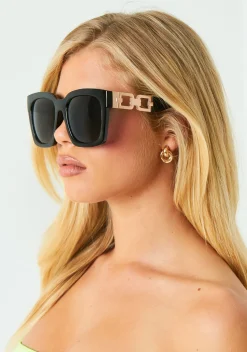 Sunglasses*Missy Empire Anna Oversized Sunglasses With Gold Chain Detail